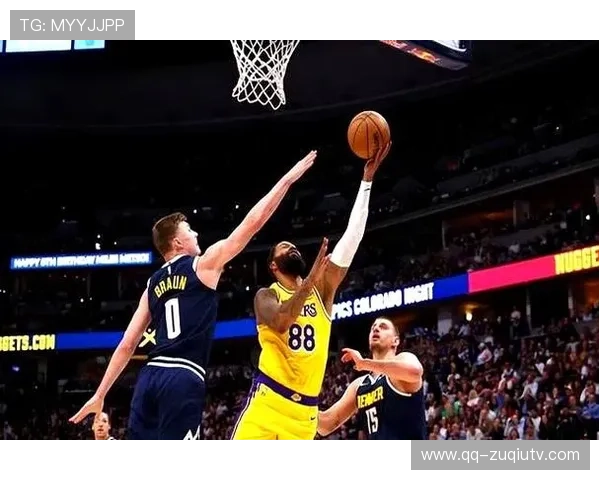 湖人高位策应每回合得分可观 新帅战术板调整初见成效